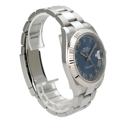Rolex Datejust 41 Edelstahl Weißgold 126334 Blau Römisch Uhr mit poliertem Edelstahlband und blauem Zifferblatt.