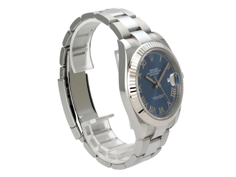 Rolex Datejust 41 Edelstahl Weißgold 126334 Blau Römisch Uhr mit poliertem Edelstahlband und blauem Zifferblatt.