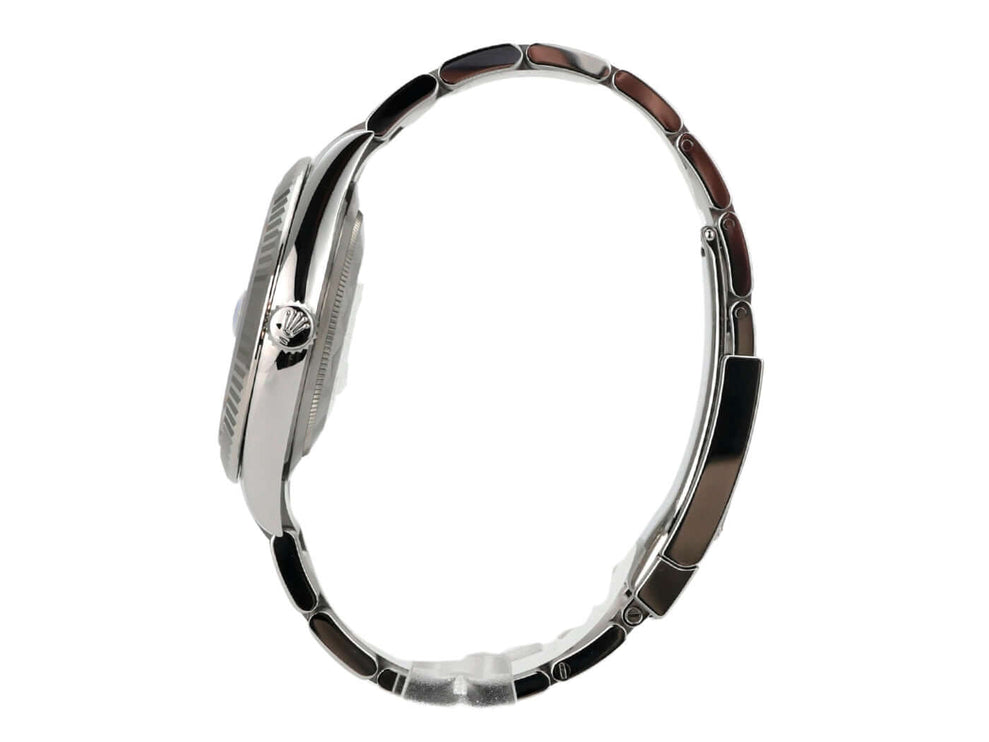 Rolex Datejust 41 Edelstahl Weißgold 126334 Blau Römisch seitliche Ansicht der Uhr mit Oyster-Band.