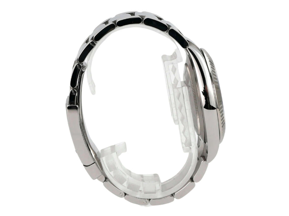 Rolex Datejust 41 Edelstahl Weißgold 126334 Blau Römisch seitliche Ansicht mit Oyster-Band und poliertem Gehäuse.