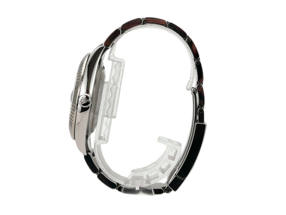 Rolex Datejust 41 Edelstahl Weißgold 126334 Blau Römisch Seikoansicht des Edelstahl-Oyster-Bands.