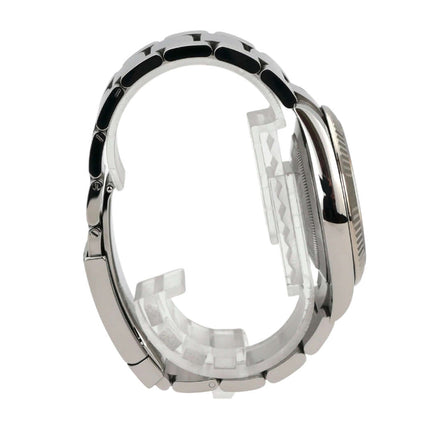 Seitenansicht der Rolex Datejust 41 Edelstahl Weißgold 126334 Blau Römisch mit poliertem und satiniertem Oyster-Band.