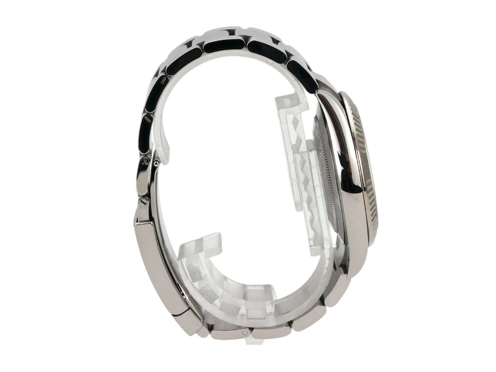 Seitenansicht der Rolex Datejust 41 Edelstahl Weißgold 126334 Blau Römisch mit poliertem und satiniertem Oyster-Band.