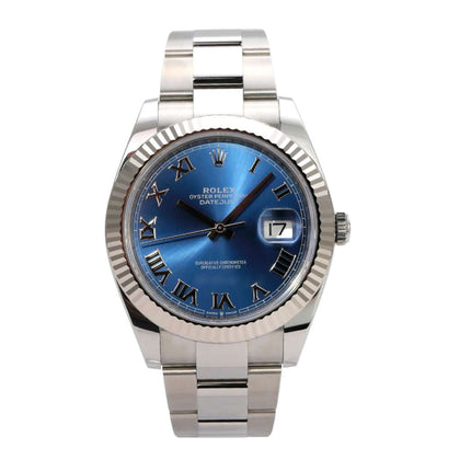 Rolex Datejust 41 Edelstahl Weißgold 126334 Blau Römisch mit blauem Zifferblatt und römischen Ziffern.