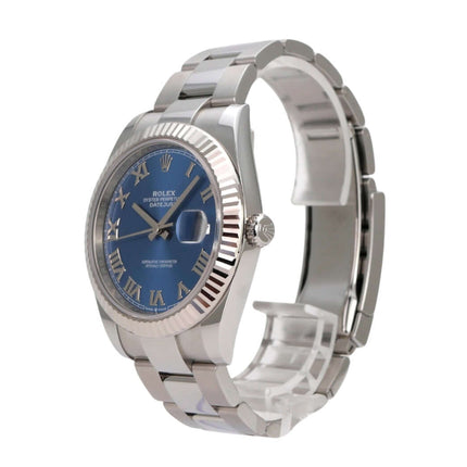 Rolex Datejust 41 Edelstahl Weißgold 126334 Blau Römisch mit blauem Zifferblatt und poliertem Edelstahlband.