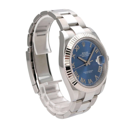 Rolex Datejust 41 Edelstahl Weißgold 126334 Blau Römisch mit blauem Zifferblatt und römischen Ziffern.
