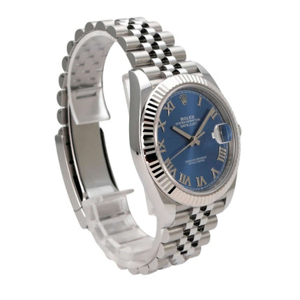 Rolex Datejust 41 Oystersteel Weißgold 126334 Blau Römisch Jubile-Band mit blauem Zifferblatt und Jubile-Armband.