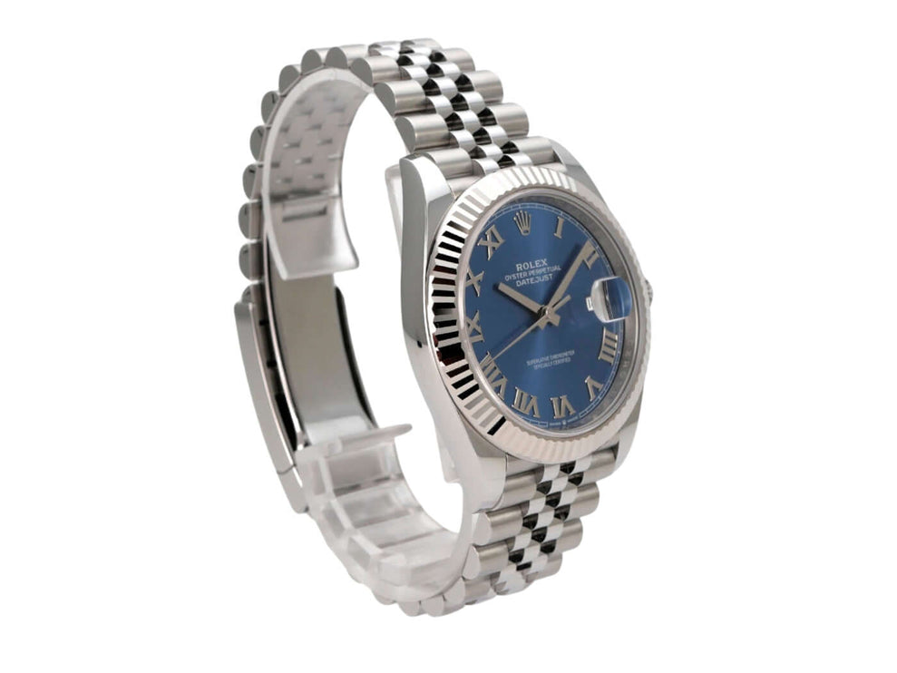 Rolex Datejust 41 Oystersteel Weißgold 126334 Blau Römisch Jubile-Band mit blauem Zifferblatt und Jubile-Armband.