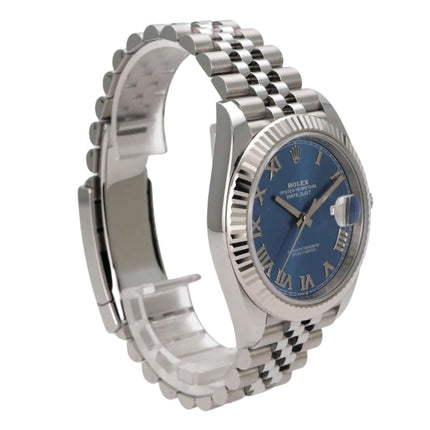 Rolex Datejust 41 Oystersteel Weißgold 126334 Blau Römisch Jubile-Band mit blauem Zifferblatt und Jubile-Armband.