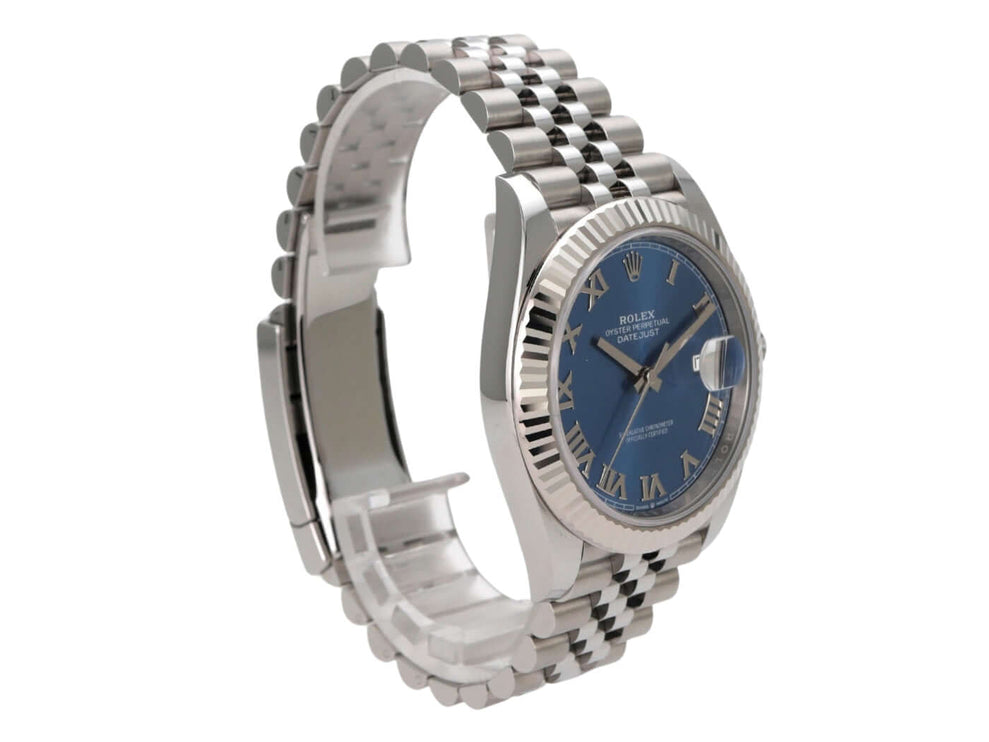 Rolex Datejust 41 Oystersteel Weißgold 126334 Blau Römisch Jubile-Band mit blauem Zifferblatt und Jubile-Armband.