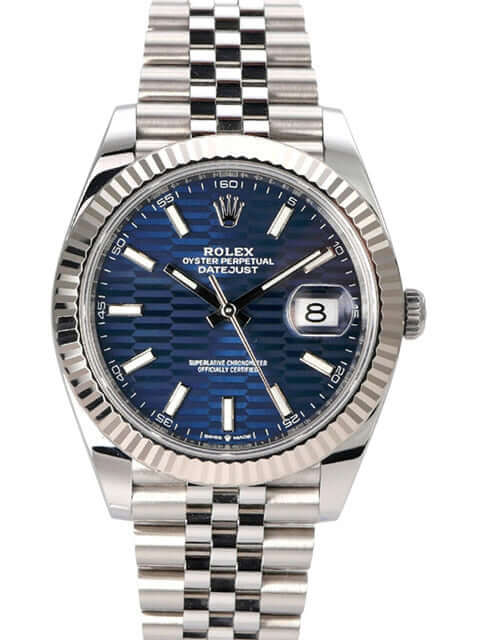 Rolex Datejust 41 Edelstahl Weißgold 126334 Blau Riffelmuster Jubile-Band mit blauem Zifferblatt und Jubilé-Armband.