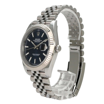 Rolex Datejust 41 Edelstahl Weißgold 126334 Blau Riffelmuster Jubile-Band Seite Ansicht mit blauem Zifferblatt