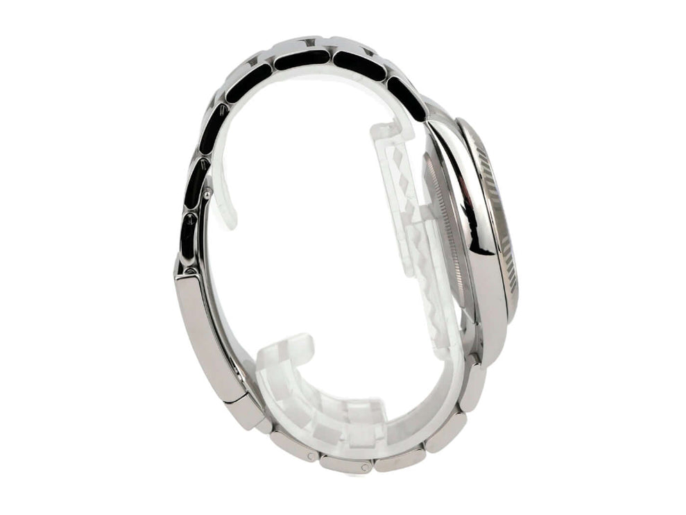 Rolex Datejust 41 Edelstahl Weißgold 126334 Mint Green seitliche Ansicht mit poliertem Edelstahlarmband.