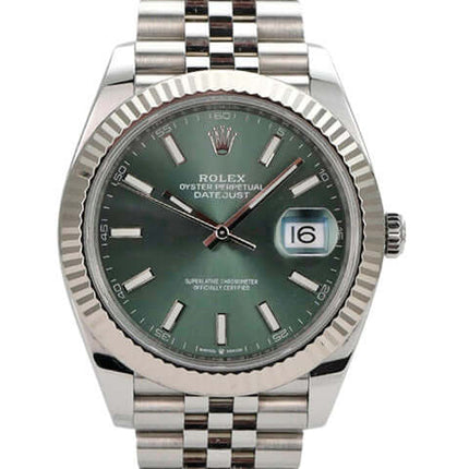 Rolex Datejust 41 Edelstahl Weißgold 126334 mit mintgrünem Zifferblatt und Jubile-Armband aus 2022.