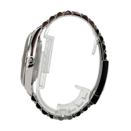 Seitenansicht der Rolex Datejust 41 Edelstahl Weißgold 126334 mit mintgrünem Zifferblatt und Jubile-Band.