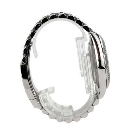 Seitenansicht der Rolex Datejust 41 Edelstahl Weißgold 126334 mit mintgrünem Zifferblatt und Jubile-Armband.