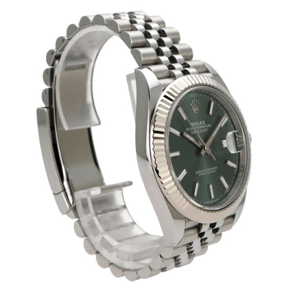 Rolex Datejust 41 Edelstahl Weißgold 126334 Mint Green Jubile-Band mit grünem Zifferblatt und Jubilé-Armband.