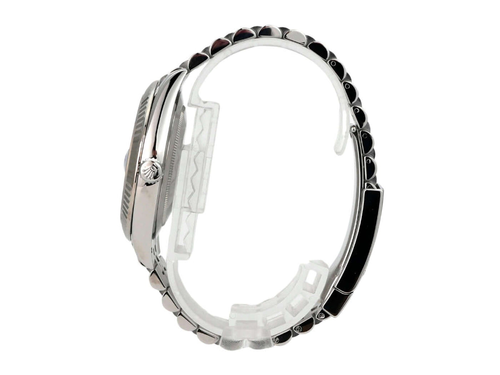 Rolex Datejust 41 Edelstahl Weißgold 126334 Mint Green Jubile-Band seitliche Ansicht mit Edelstahlarmband.