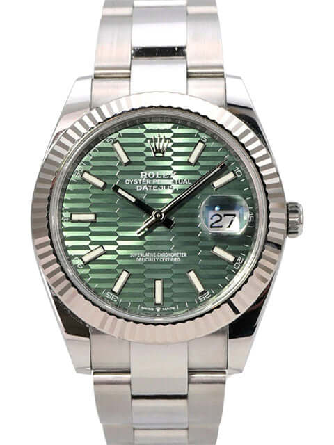 Rolex Datejust 41 Edelstahl Weißgold 126334 Mint Green Riffelmuster mit Oyster-Armband und geriffelter Lünette.
