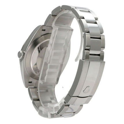 Seitenansicht der Rolex Datejust 41 Edelstahl Weißgold 126334 Rhodium mit poliertem Oyster-Armband.