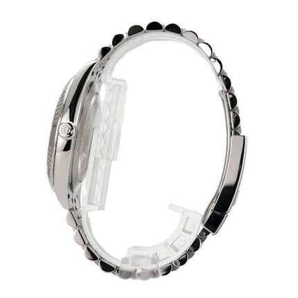 Seitenansicht der Rolex Datejust 41 aus Edelstahl und Weißgold mit Jubile-Band und Rhodium-Diamantzifferblatt.