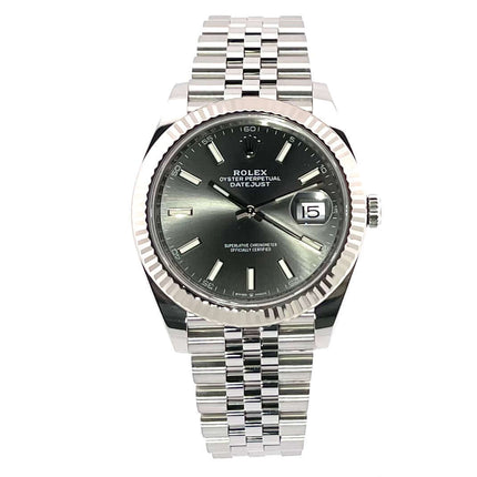 Rolex Datejust 41 aus Edelstahl mit Rhodium Zifferblatt, Jubiläumsarmband und Weißgold Lünette, Modell 126334, Jahr 2021.