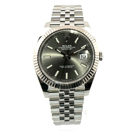 Rolex Datejust 41 Edelstahl Weißgold 126334 mit Rhodium-Zifferblatt und Jubile-Band, 41 mm Gehäusedurchmesser, poliert und satiniert.