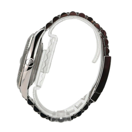 Rolex Datejust 41 Edelstahl Weißgold 126334 Rhodium Römisch Jubile-Band seitliche Ansicht des Armbands.