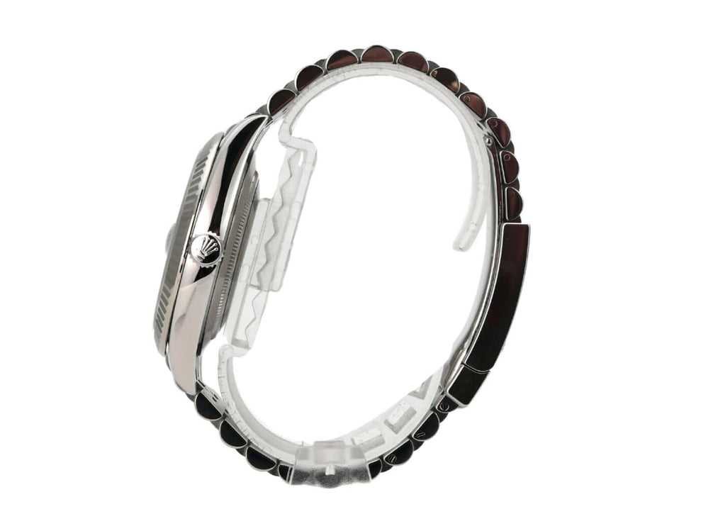 Rolex Datejust 41 Edelstahl Weißgold 126334 Rhodium Römisch Jubile-Band seitliche Ansicht des Armbands.