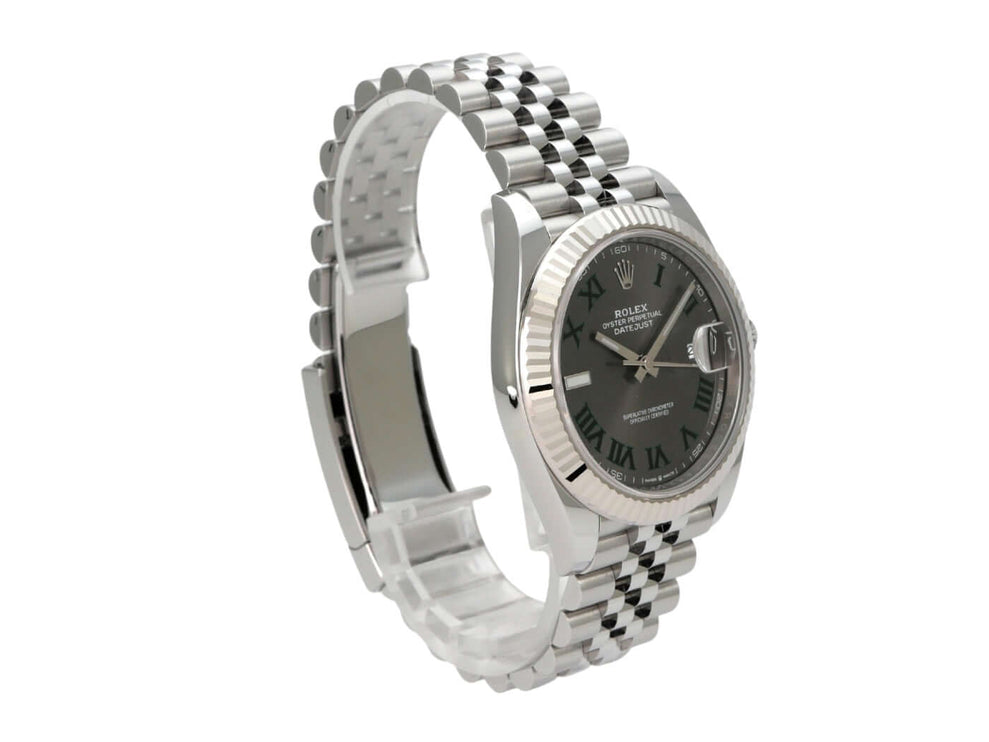 Rolex Datejust 41 Edelstahl Weißgold 126334 Rhodium Römisch Jubile-Band seitliche Ansicht mit rhodiumfarbenem Zifferblatt.