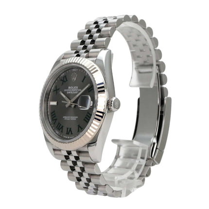 Rolex Datejust 41 Edelstahl Weißgold 126334 Rhodium Römisch Jubile-Band im Profil mit rhodiumfarbenem Zifferblatt und Jubile-Armband.