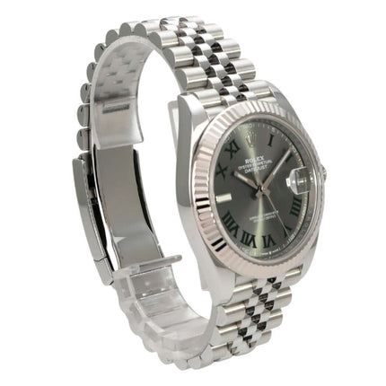 Rolex Datejust 41 Edelstahl Weißgold 126334 Rhodium Römisch Jubile-Band seitliche Ansicht der Uhr mit rhodiumfarbenem Zifferblatt.