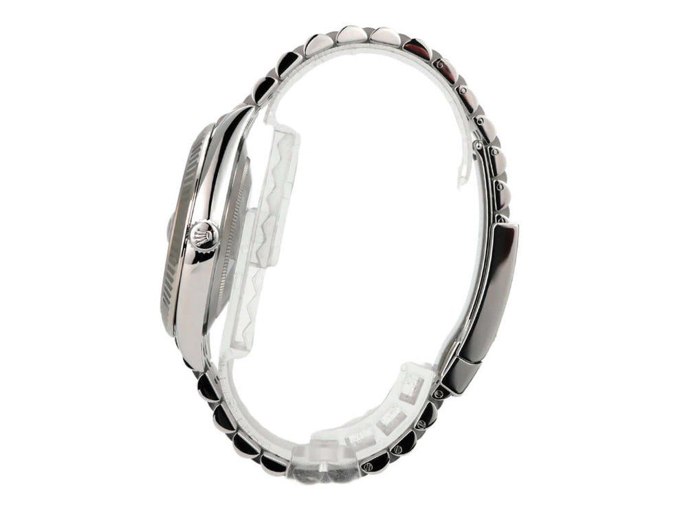 Rolex Datejust 41 Edelstahl Weißgold 126334 Rhodium Römisch Jubile-Band seitliche Ansicht des Uhrengehäuses.