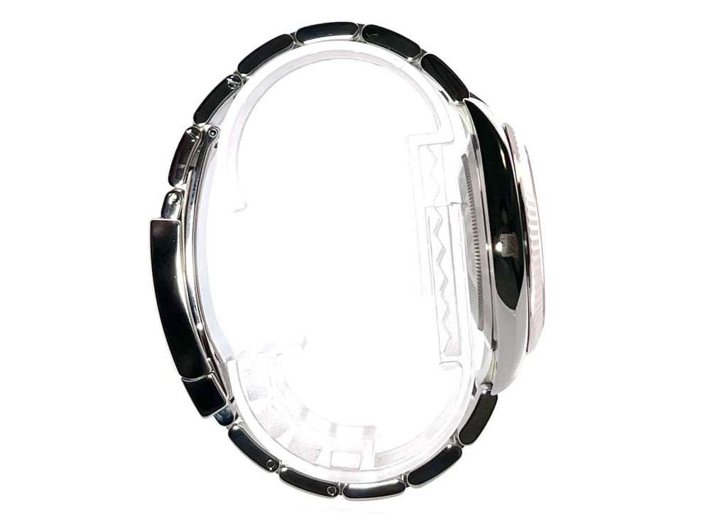 Profilansicht einer Rolex Datejust 41 Edelstahl Weißgold 126334 mit poliertem und satiniertem Oyster-Edelstahlband und Faltschließe.