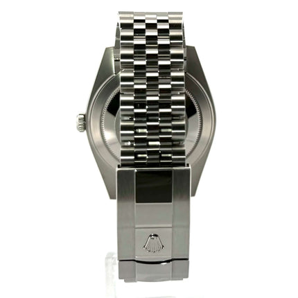 Rückseite der Rolex Datejust 41 Edelstahl Weißgold 126334 mit Jubile-Armband und Faltschließe, 41 mm Gehäusedurchmesser, aus dem Jahr 2020.