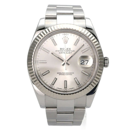 Rolex Datejust 41 Edelstahl Weißgold 126334 Silber mit silbernem Zifferblatt und Oyster-Armband.