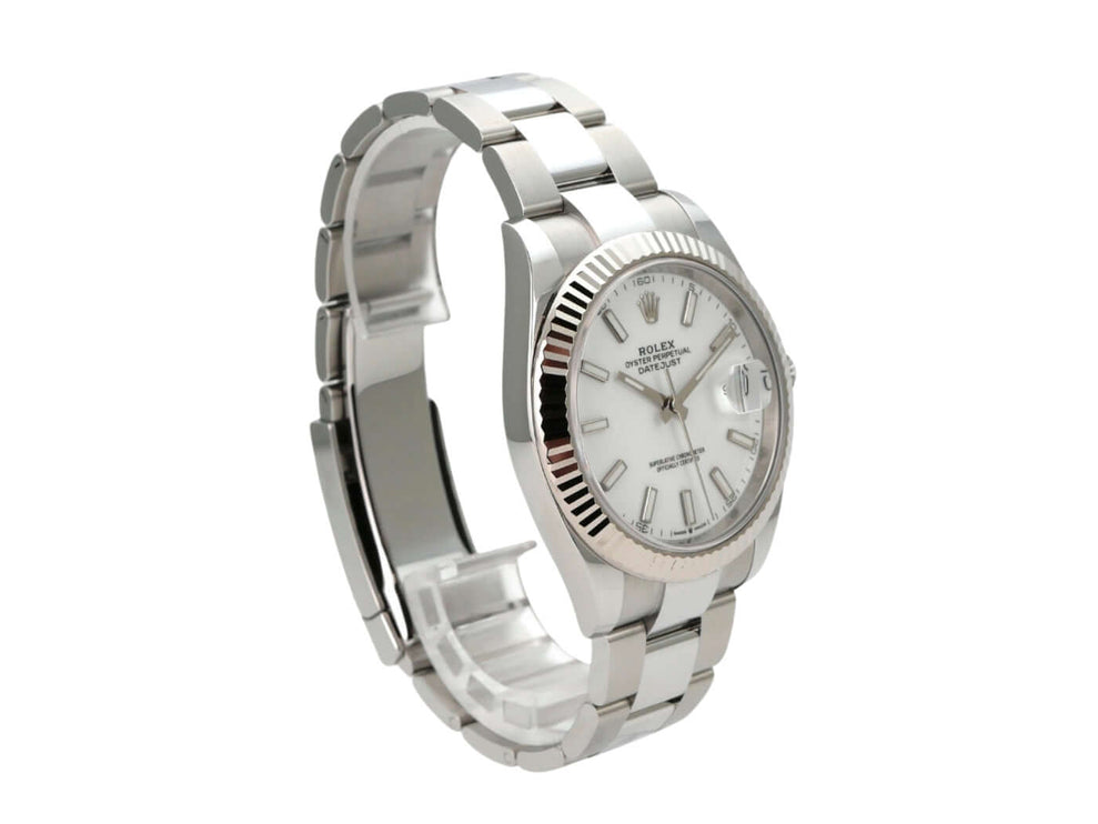Rolex Datejust 41 Edelstahl Weißgold 126334 Weiß, poliertes Edelstahl-Uhrenarmband mit weißem Zifferblatt.