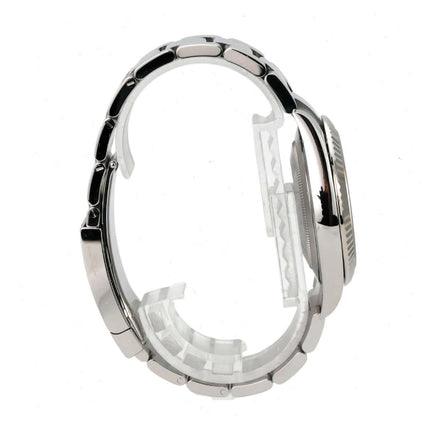 Rolex Datejust 41 Edelstahl Weißgold 126334 Weiß seitliche Ansicht des Edelstahlarmbands und Gehäuses auf weißem Hintergrund