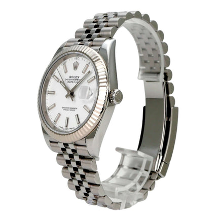Rolex Datejust 41 Edelstahl Weißgold 126334 Weiß Jubile-Band mit weißem Zifferblatt und Jubile-Band.