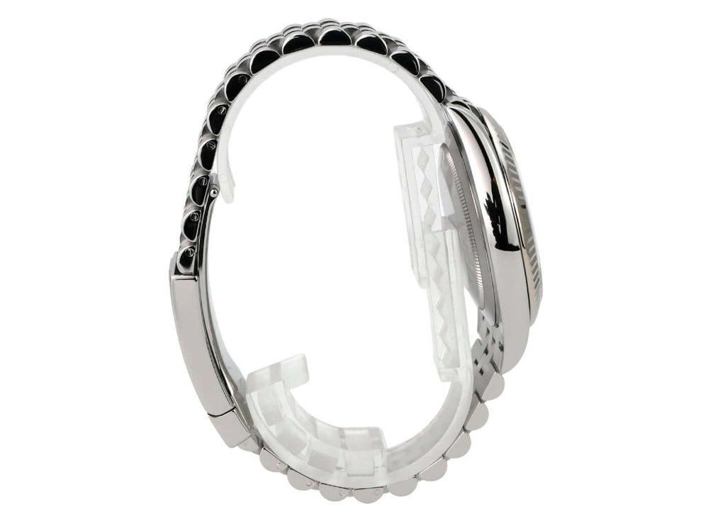 Rolex Datejust 41 Edelstahl Weißgold 126334 Weiß Jubile-Band seitliche Ansicht mit Jubile-Armband.