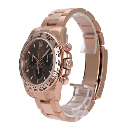 Rolex Cosmograph Daytona 126505 Everose-Gold Choco Uhr aus 18 kt Everose-Gold mit braunem Zifferblatt und schwarzen Totalisatoren.