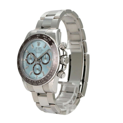 Rolex Daytona Platin 126506 Eisblau Diamant mit poliertem Platinarmband und Eisblauem Zifferblatt.