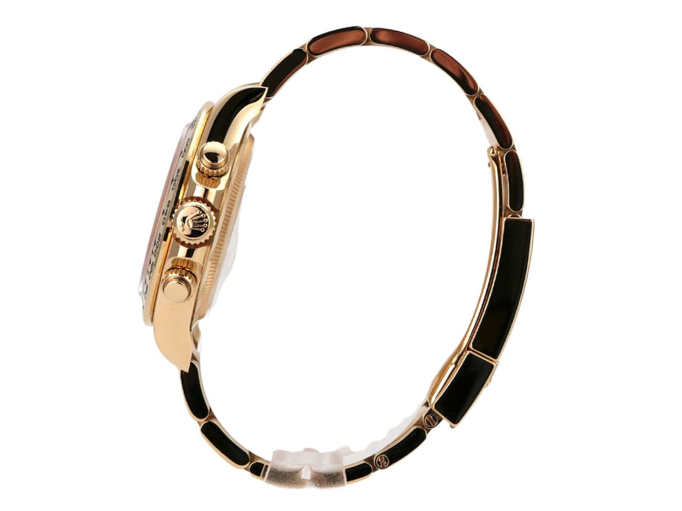 Rolex Daytona Gelbgold 126508 Schwarz seitliche Ansicht der Armbanduhr mit goldfarbenem Gehäuse und poliertem Armband.