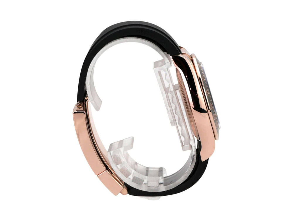 Rolex Daytona Everose-Gold 126515LN Schwarz Diamant Oysterflex seitliche Ansicht der Uhr mit schwarzem Armband