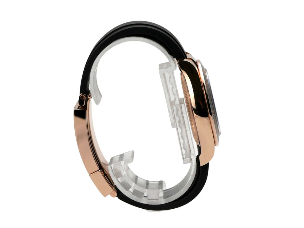 Seitenansicht der Rolex Daytona Everose-Gold 126515LN mit schwarzem Oysterflex-Armband und polierter Gehäusekante.