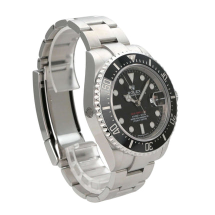 Rolex Sea-Dweller Ref. 126600, Edelstahl Gehäuse, schwarzes Zifferblatt, Oyster Armband, 43 mm Durchmesser.