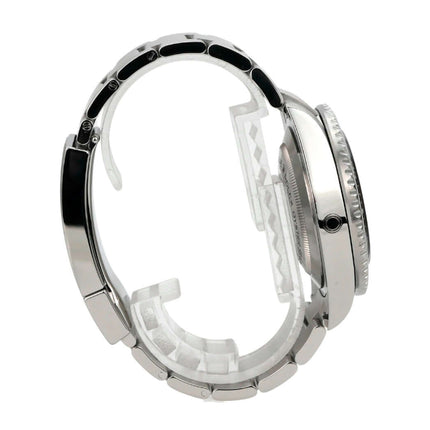 Seitenansicht des Rolex Sea-Dweller Ref. 126600 mit polished Edelstahl und schwarzer Keramiklünette.