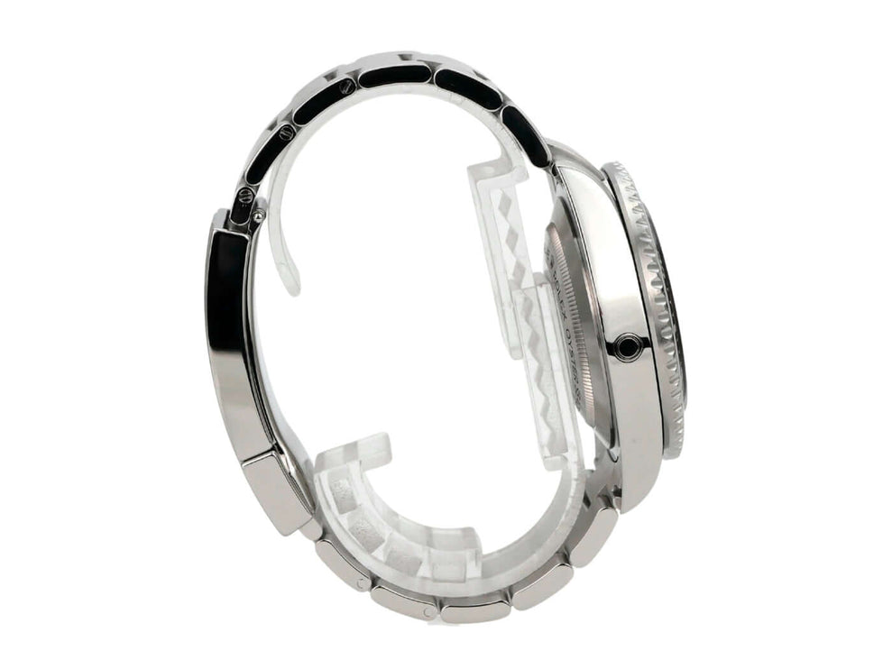 Seitenansicht des Rolex Sea-Dweller Ref. 126600 mit polished Edelstahl und schwarzer Keramiklünette.