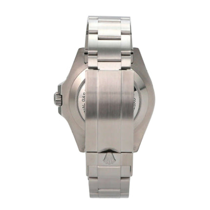 Rolex Sea-Dweller Ref. 126600 Rückansicht mit Oyster Armband und polierter Edelstahl-Oberfläche.