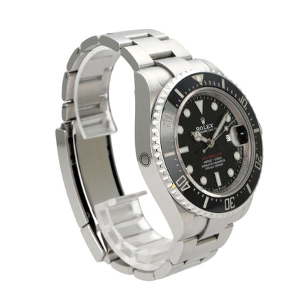 Rolex Sea-Dweller Ref. 126600 seitliche Ansicht mit schwarzem Zifferblatt und Edelstahlarmband